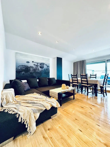 2BR Apt With Balcony Blumengärten