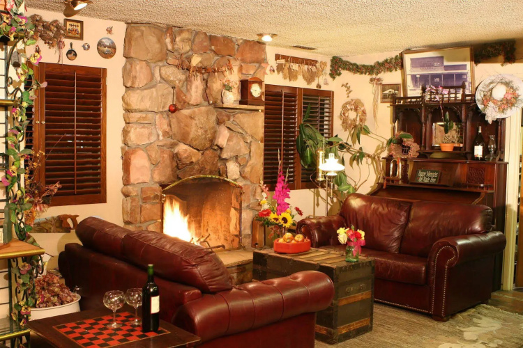 Adelaide Inn