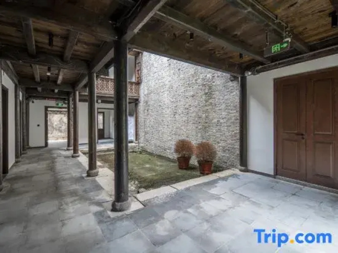 Yanguan Chaolezhicheng Baoren Apartment