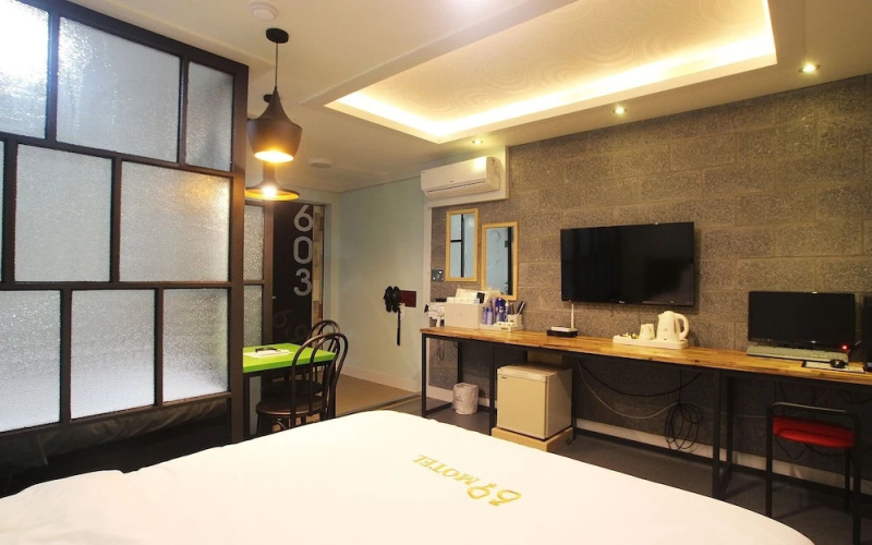 Yeosu Six and Nine
