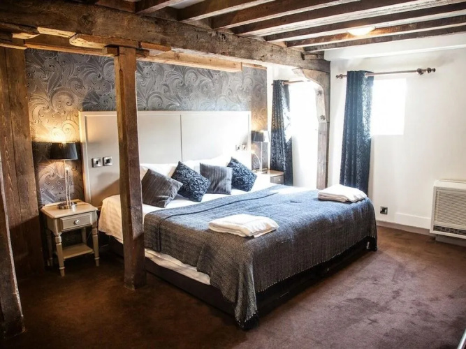 Riverside Inn