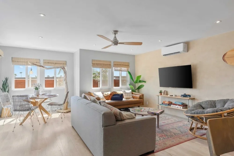 2 Bedrooms Apartment