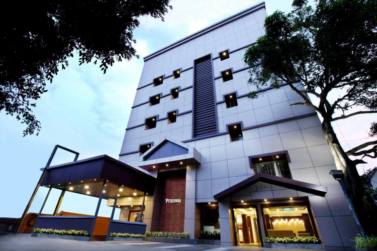 Deluxe Double room with city view