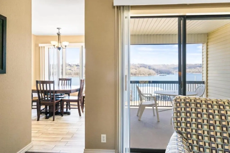 Deluxe Double Suite with lake view