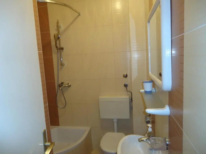 3 Bedrooms Apartment