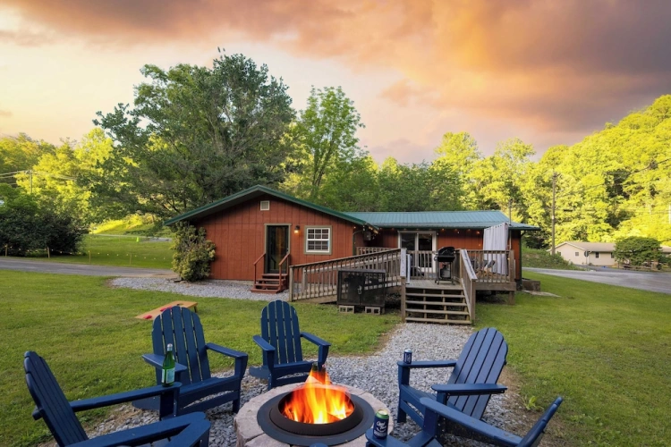 4 Bedrooms Cottage