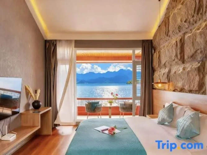 Standard Double room with balcony and with lake view