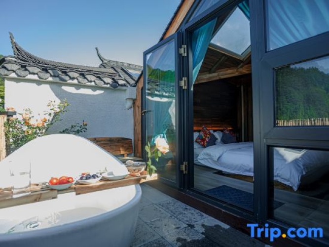 Standard Double room with view