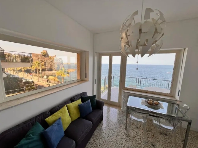 Apartment with sea view