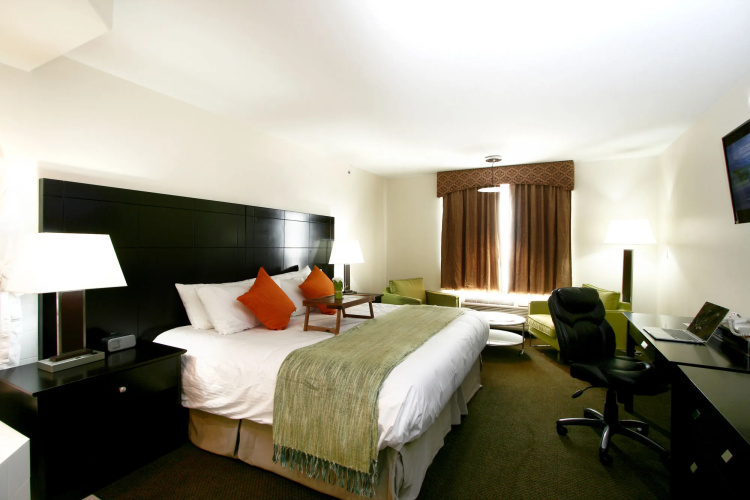 Foxwood Inn & Suites