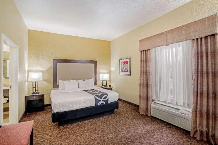 Deluxe Quadruple Suite