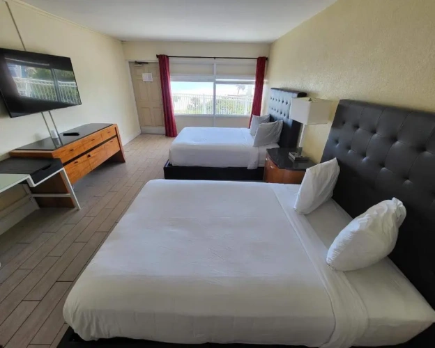 Deluxe Quadruple room with ocean view
