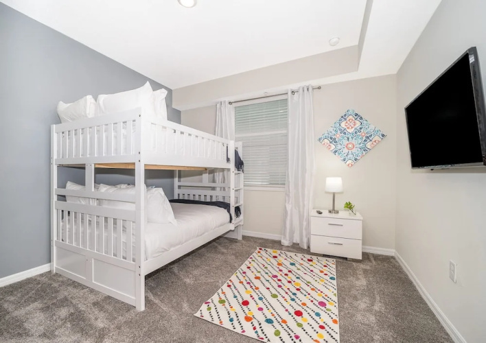 Elegant 2bed Condo in Storey Lake Prime Location