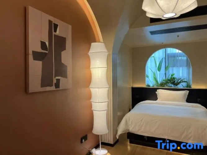The Artisan Rose Hotel