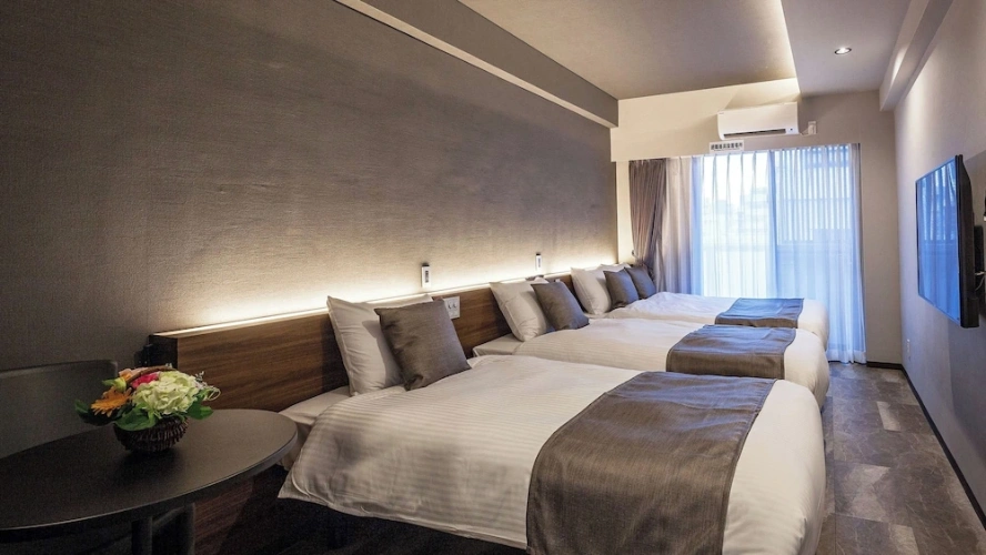 Standard Triple room