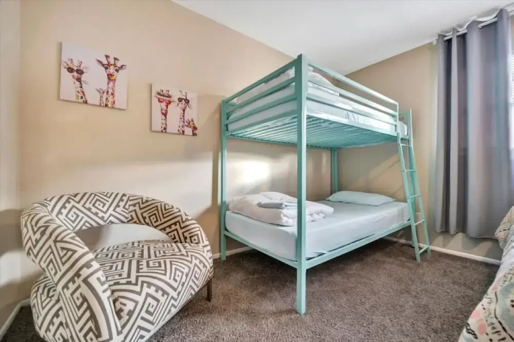 Heated Pool 3b 2b Home 10 Mins to Beach