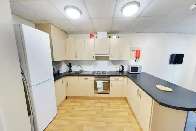 4 Bedrooms Apartment