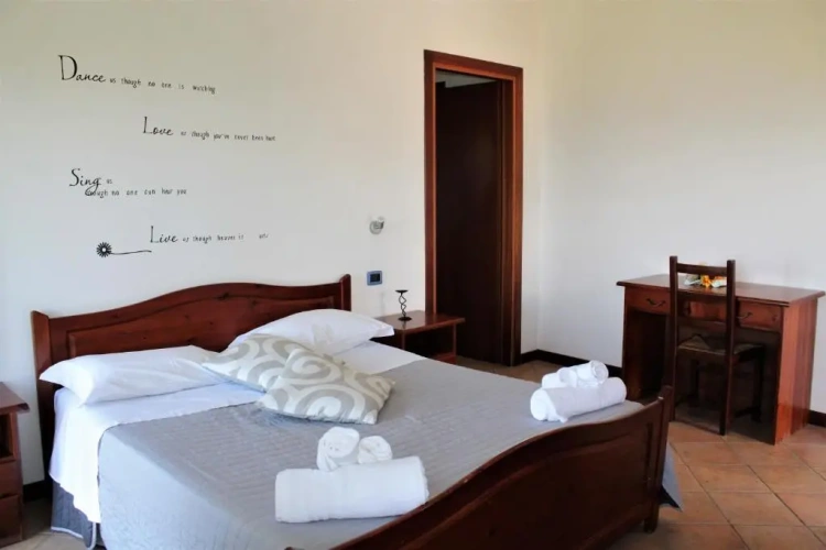 Standard Triple room