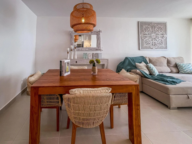 Gorgeous apartment steps from the beach. B3