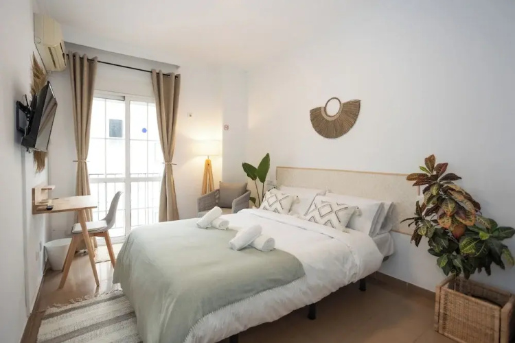 Naim Guest House Nerja