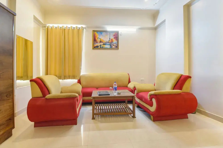 Fabhotel Shiv Palace