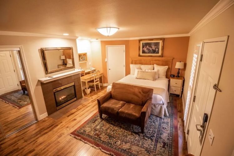 Grass Valley Courtyard Suites