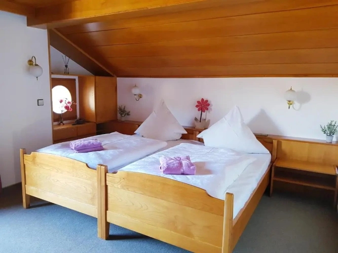 5 Bedrooms Cottage