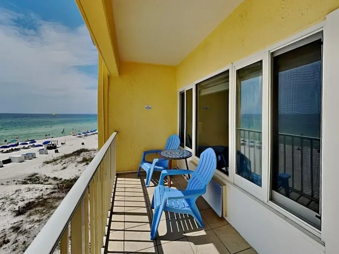 Standard Double room with balcony and beachfront