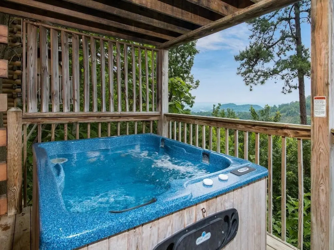 Solid Gold 1 Bedroom Home with Hot Tub