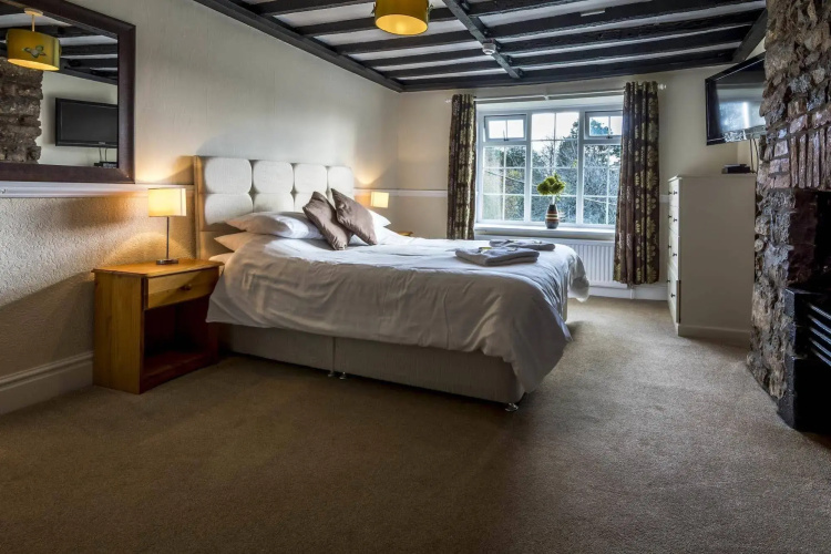Parsonage Farm Inn