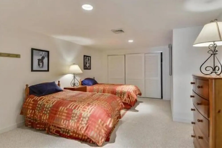597a Topnotch