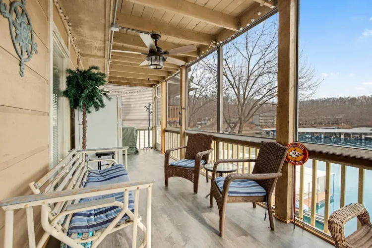 Close to The Strip, Private Dock & Screened Deck!