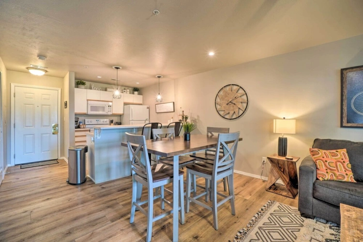 2 Bedrooms Apartment