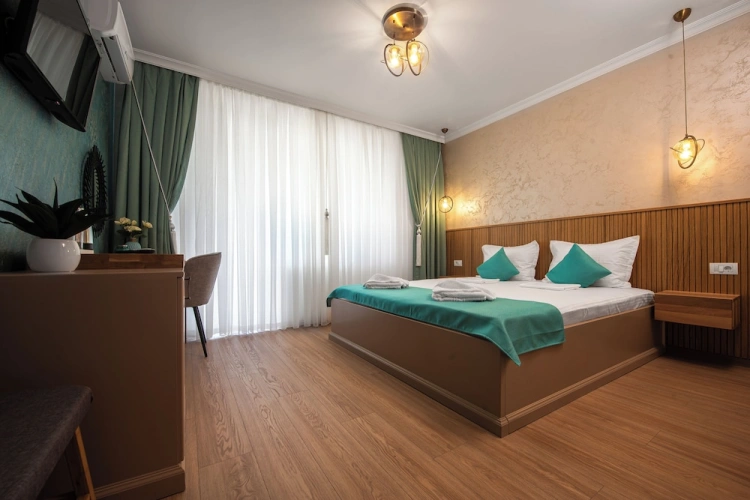 Luxury Double room with balcony and with courtyard view