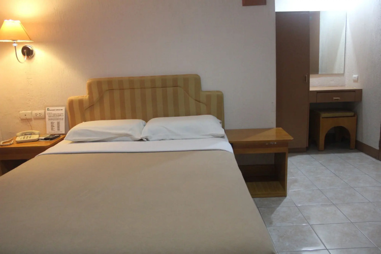 Elegant Circle Inn