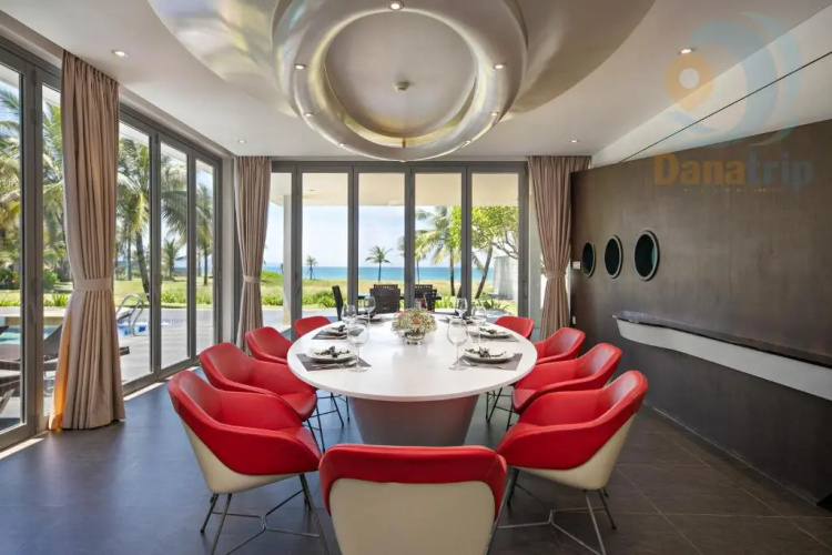 Deluxe Beach Villas by Danatrip
