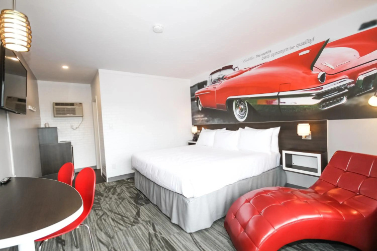 Cadillac Motel