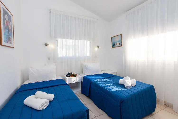 2 Bedrooms Standard Family room with view