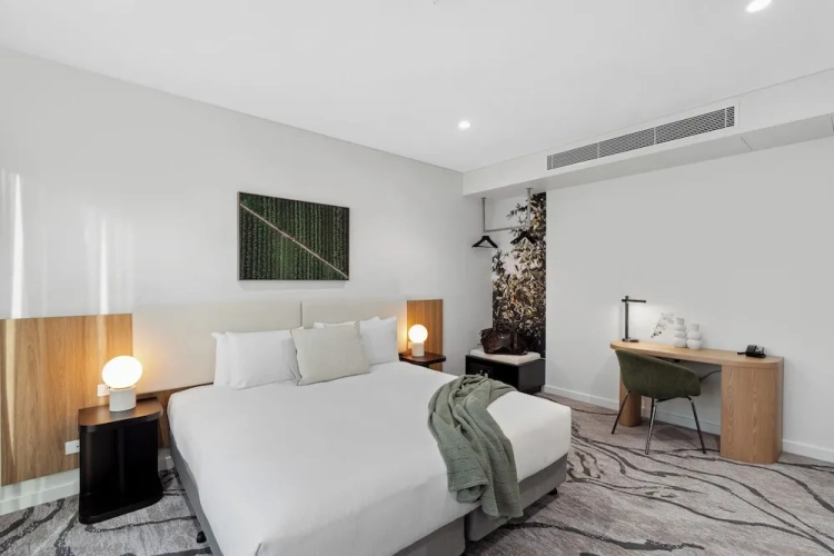 2 Bedrooms Adjoining Suite