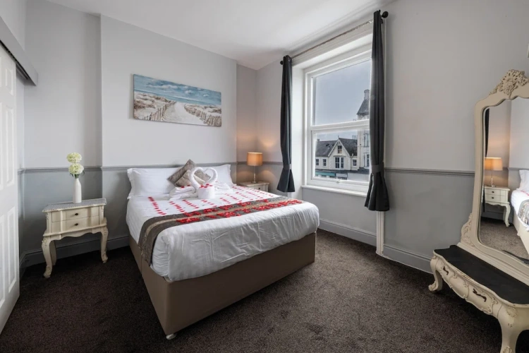 Classic Double room with partial sea view