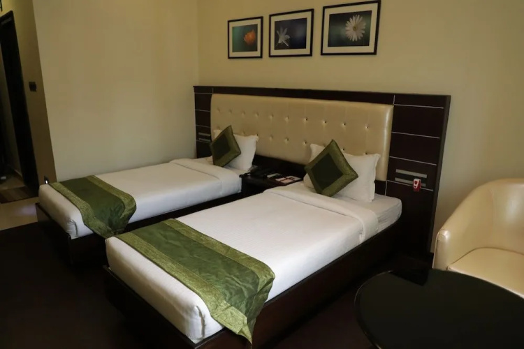 Hotel Raj Residency