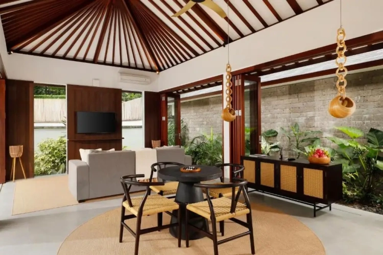 4 Bedrooms Villa