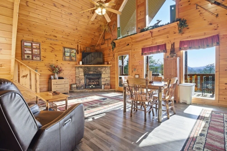 1 Bedroom Standard room with balcony and with mountain view