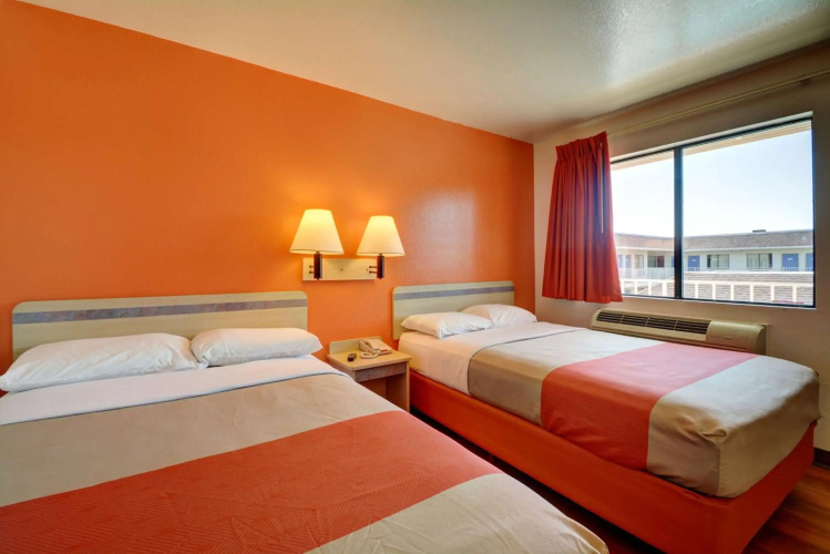 Motel 6 Windsor Locks, CT - Hartford