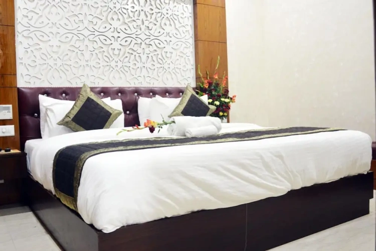 Standard Club room