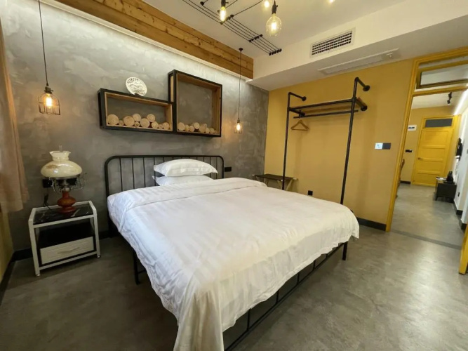 Country Utopian Inn