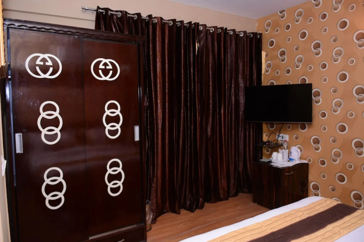 SK Crown Park Naraina