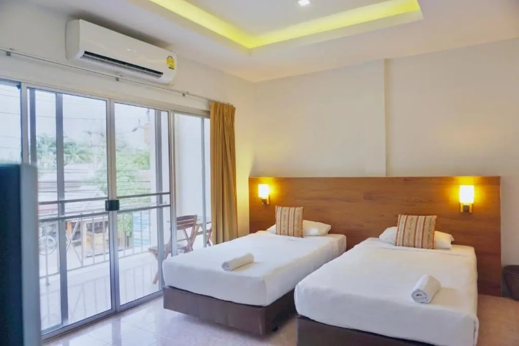 Standard Twin room with balcony