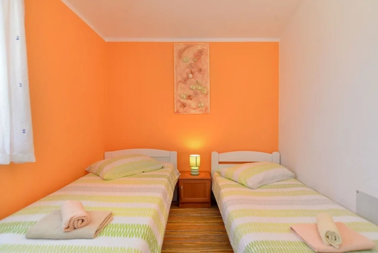 6 Bedrooms Standard Cottage