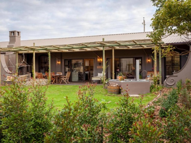 2 Bedrooms Cottage
